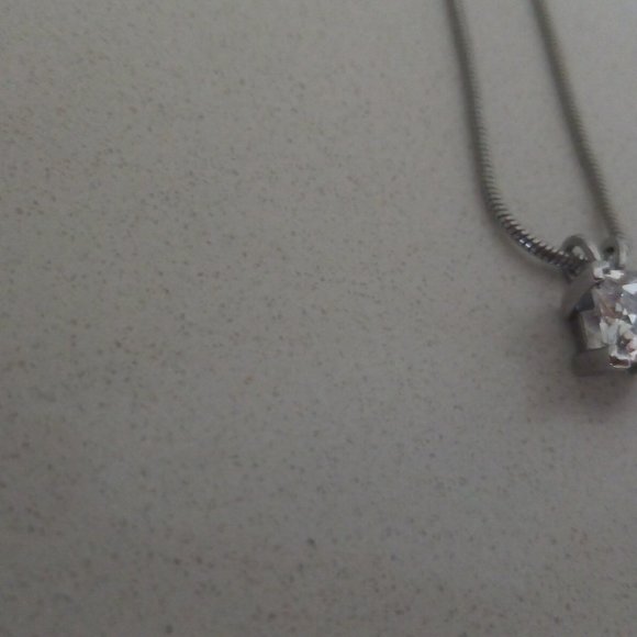 Stunning silver necklace & Crystal pendant - Picture 5 of 5
